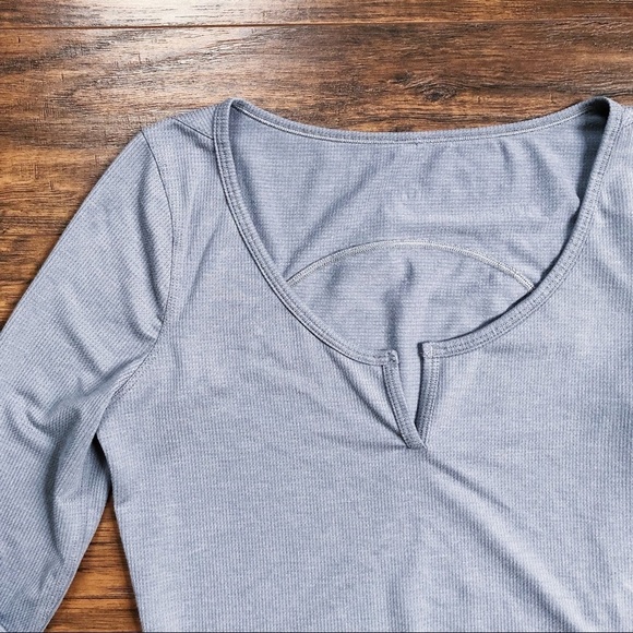 SOLD Lululemon • cropped henley long sleeve tee grey heathered asphalt athletic - Picture 3 of 9